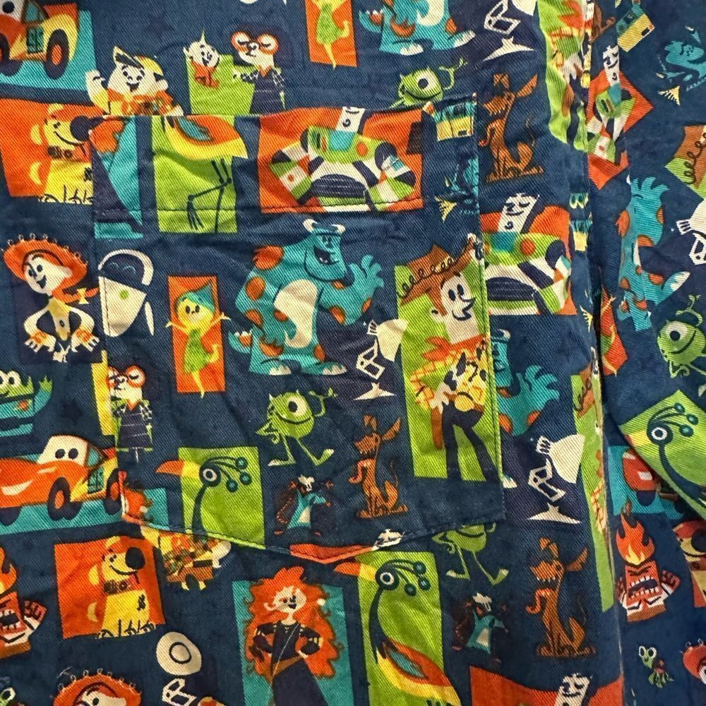 Disney Parks Pixar Characters Button-Down Short Sleeve Shirt Mens medium - Picture 7 of 9